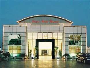 Wet N Wild Hotels & Resorts Gurgaon 4*,