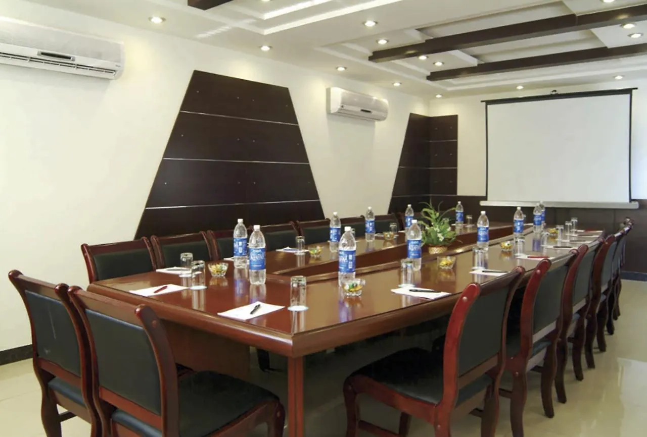 Wet N Wild Hotels & Resorts Gurgaon 4*,